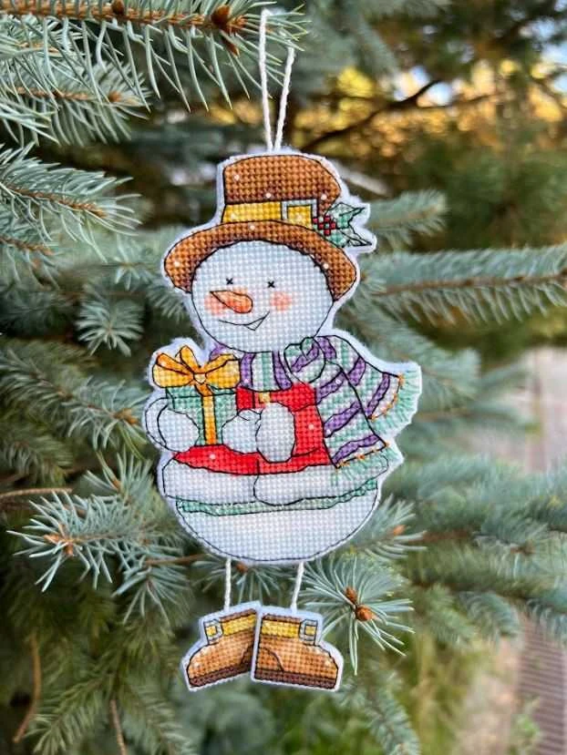 Beldizart Siuvinėjimo kryželiu rinkinys "Sniego senis su dovana" 8,5 х 15,5 cm SANS-78