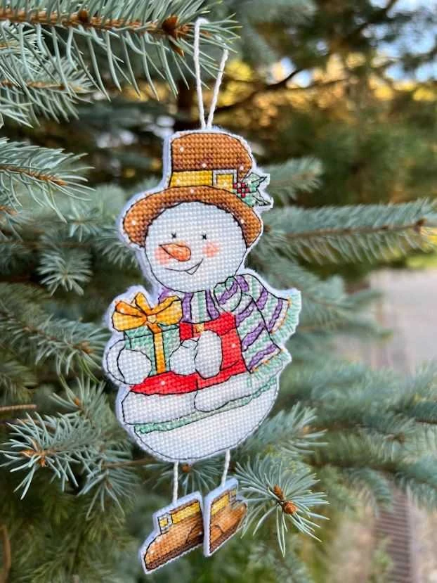 Beldizart Siuvinėjimo kryželiu rinkinys "Sniego senis su dovana" 8,5 х 15,5 cm SANS-78