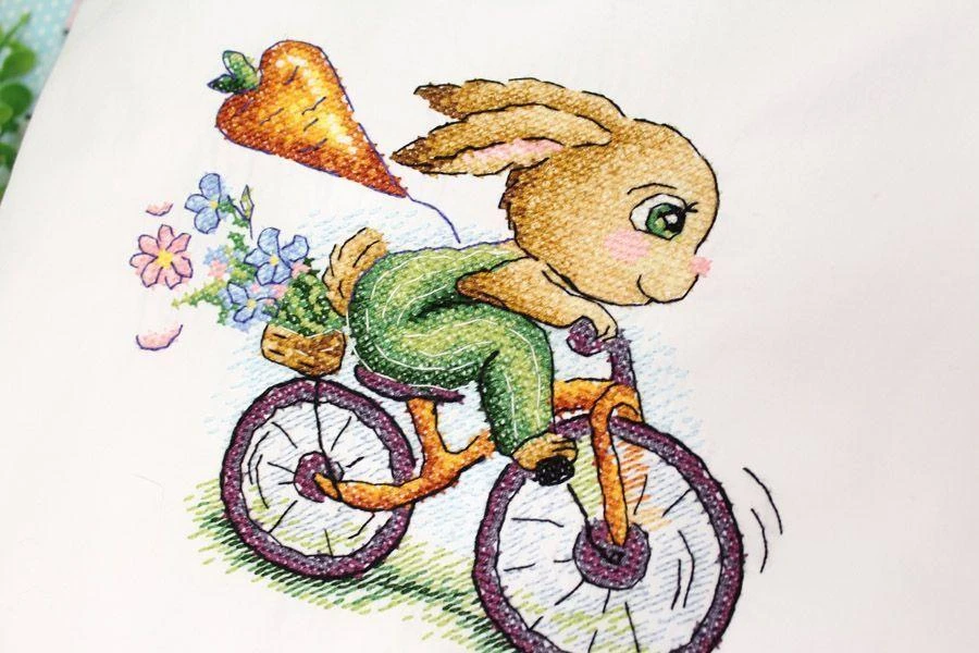 MP Studia Beldizart Vandenyje tirpus drobės kryželių siuvinėjimo rinkinys "Bunny cyclist" SV-804