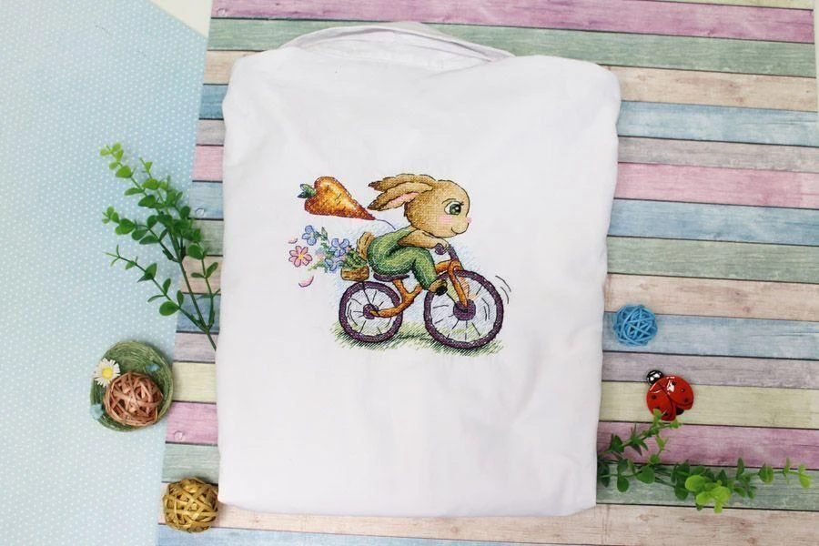 MP Studia Beldizart Vandenyje tirpus drobės kryželių siuvinėjimo rinkinys "Bunny cyclist" SV-804