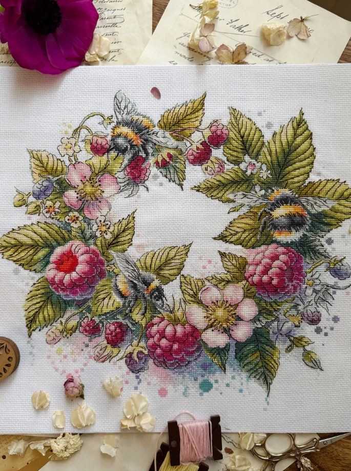 Beldizart Kryželiu siuvinėjimo rinkinys "Avietės ir kamanės" 31,5 х 26,5 cm SANM-44