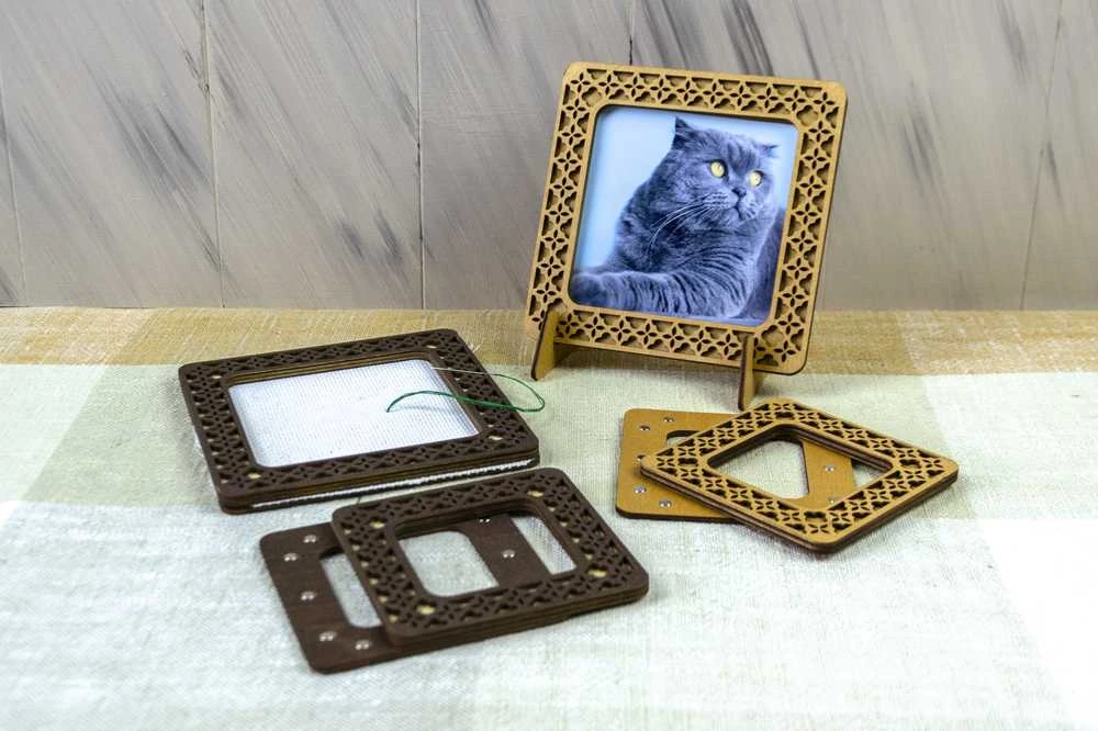 Embroidery Craft BOBKOVA ANNA FOP, reg. Nr. 2917408480 Žiedas su magnetais 14x14 cm (Wenge) PM-019-1414W
