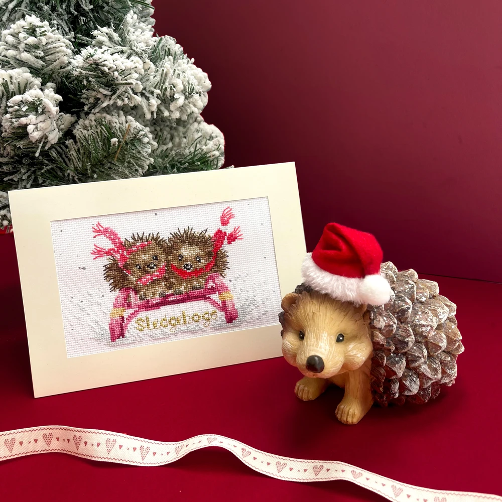 Bothy Threads Cross stitch "Christmas Card - Sledgehogs" XMAS76 16x10 cm