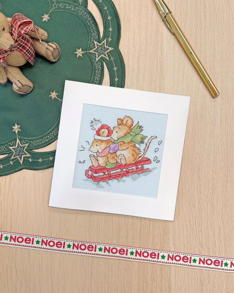 Bothy Threads Cross stitch "Christmas Card - Hold Tight" XMAS80 10 xx 10 cm