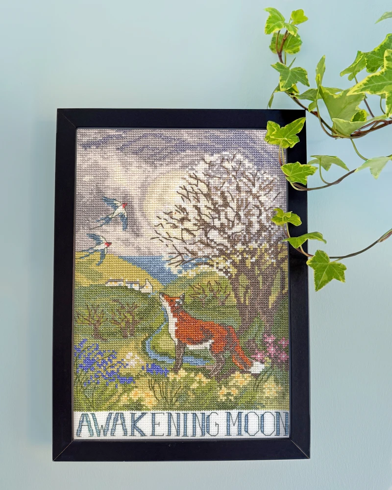 Bothy Threads Cross stitch kit "Awakening Moon" XDD15 18x27 cm
