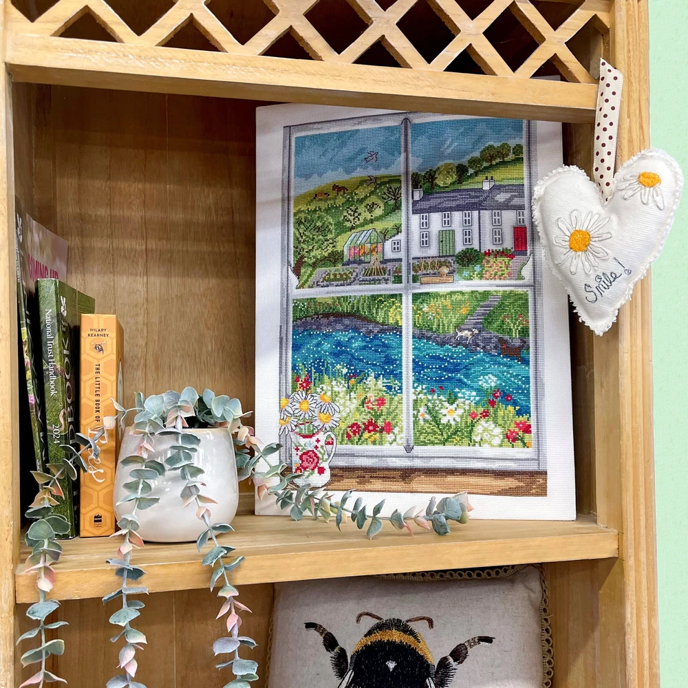 Bothy Threads Cross stitch kit "Daisy Window" XDD5 25x36 cm