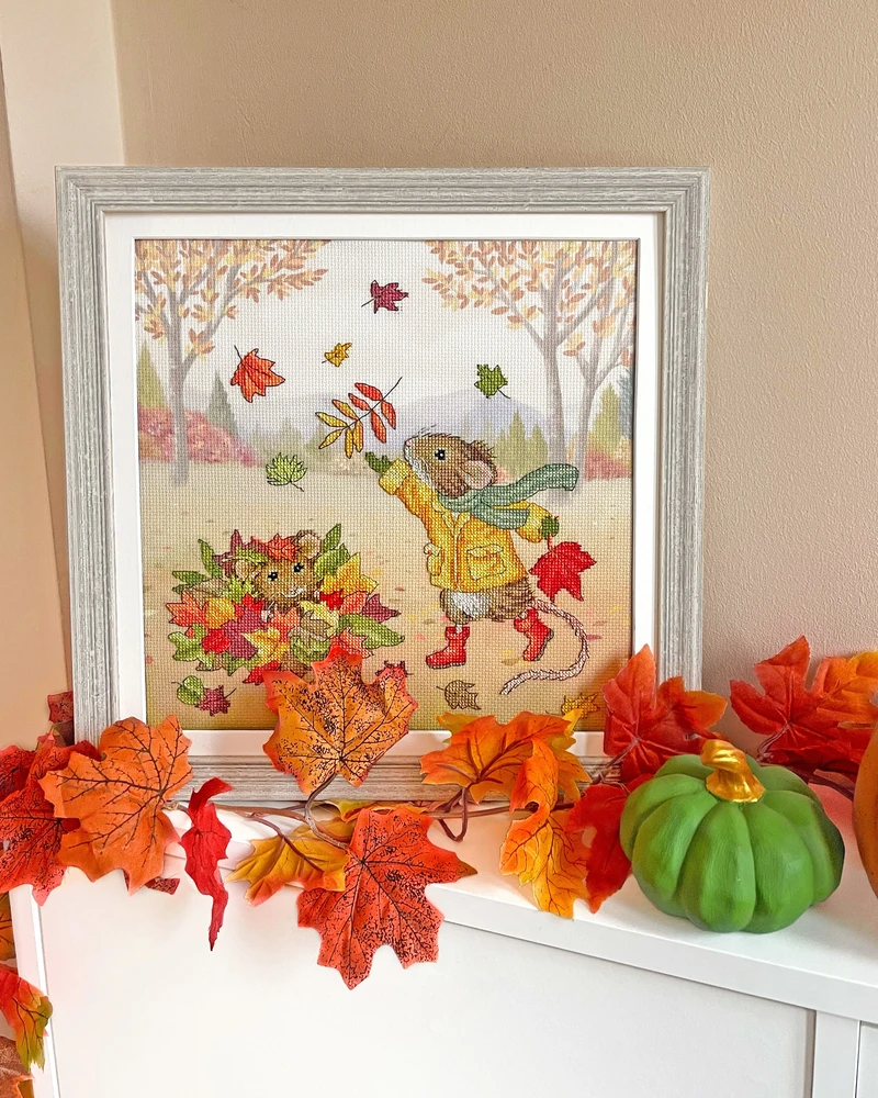 Bothy Threads Cross stitch kit "Fall Friends" XSS32 26x26 cm