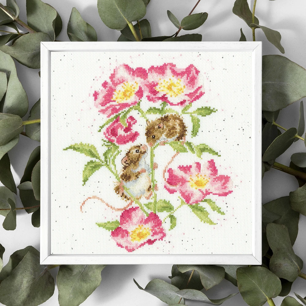 Bothy Threads Cross stitch kit "Little Whispers" XHD103 26x26 cm