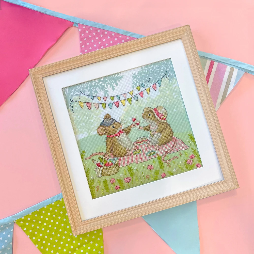 Bothy Threads Cross stitch kit "Meadow Moments" XSS29 26x26 cm