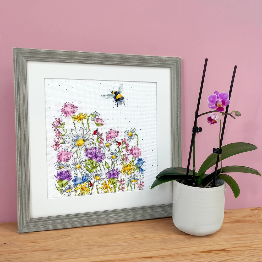 Bothy Threads Cross stitch kit "Spreading Sunshine" XHD144 26x26 cm