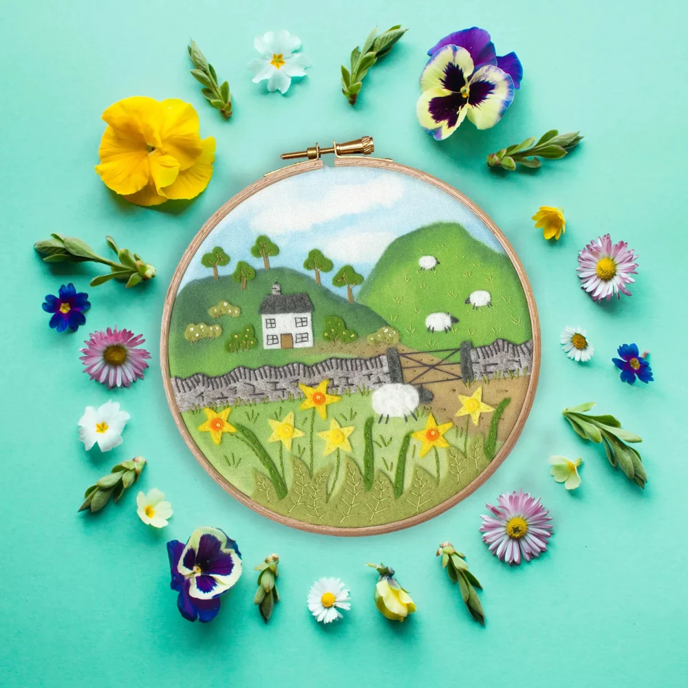 Bothy Threads Felt Embroidery "Host Of Golden Daffodils" EFE5 15x15 cm