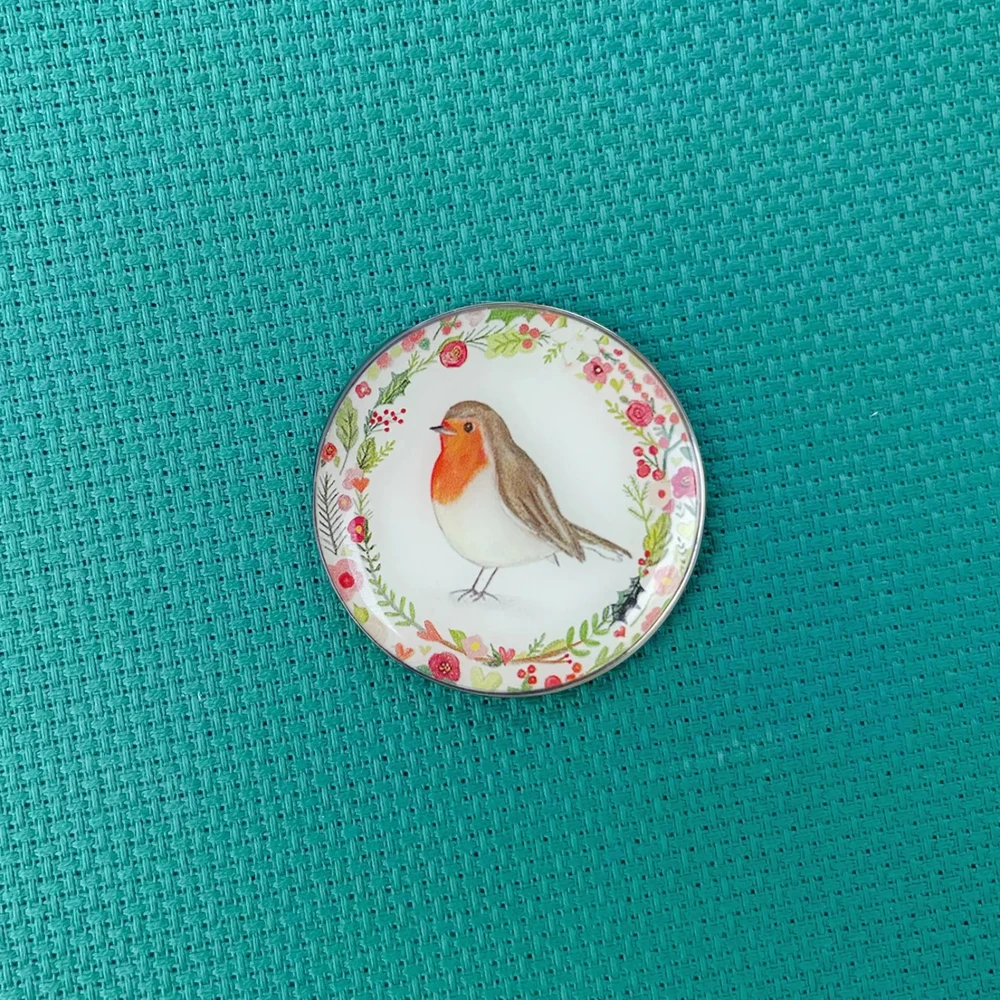 Bothy Threads Needle Minder "Loved Ones Are Near" XA38 4x4 cm