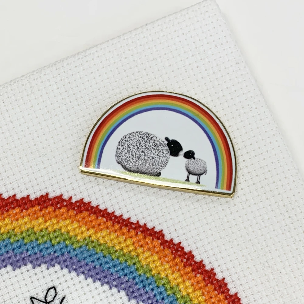 Bothy Threads Needle Minder "A Mother's Love" XA17 4.5x2.7 cm