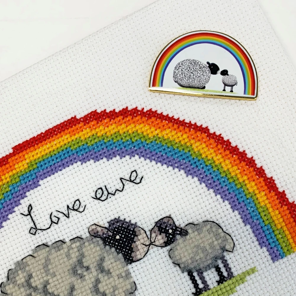Bothy Threads Needle Minder "A Mother's Love" XA17 4.5x2.7 cm