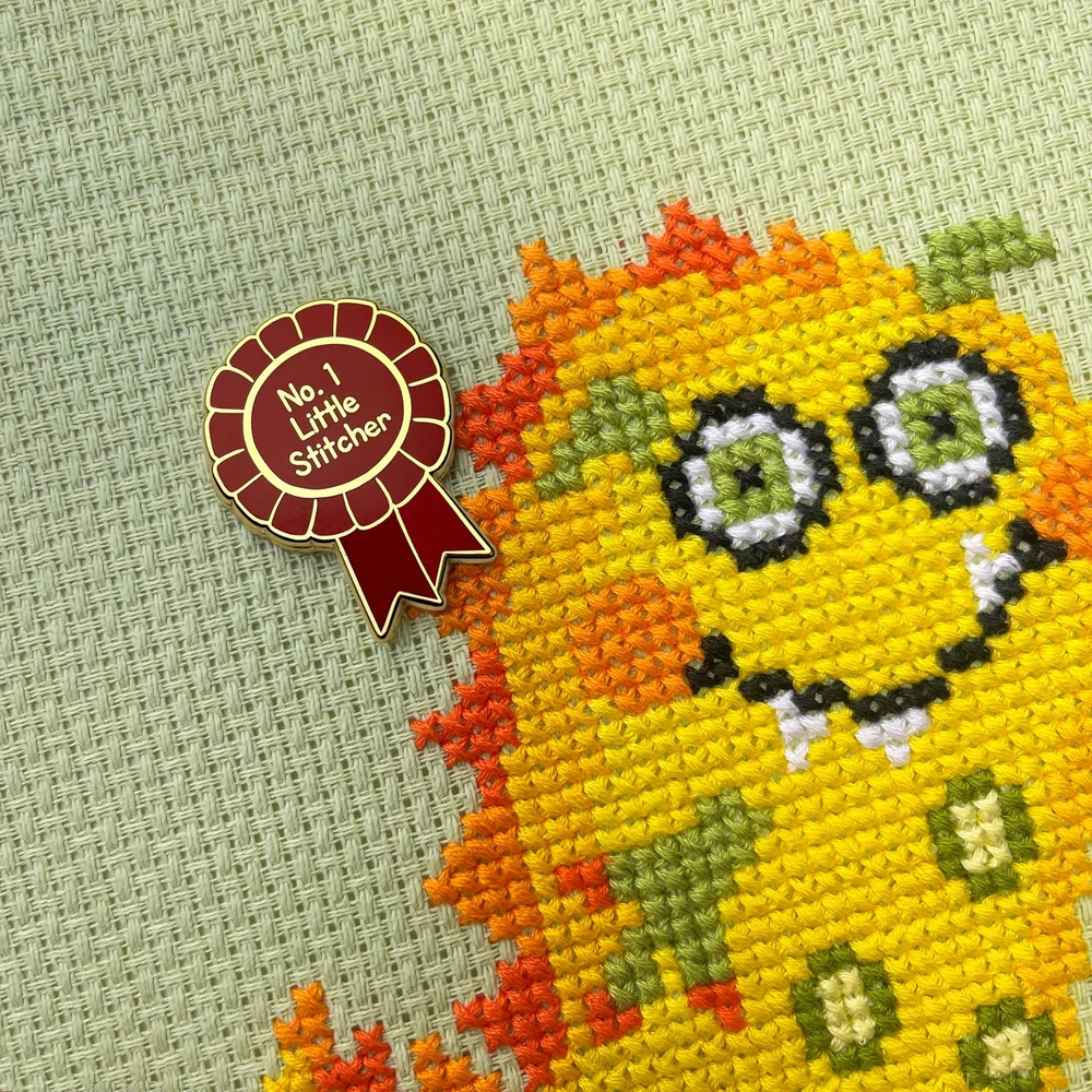 Bothy Threads Needle Minder "Little Stitcher" XA29 3x4 cm