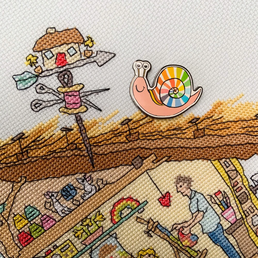 Bothy Threads Needle Minder "Rainbow Snail" XA22 4x3 cm