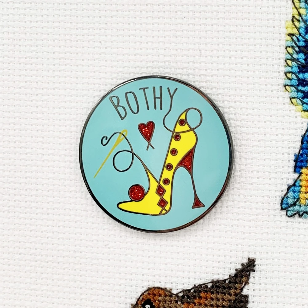 Bothy Threads Needle Minder "Sewing Shoe" XA19 4x4 cm