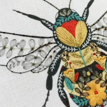 Bothy Threads Pollen Embroidery - Bee EPO1 17.5 cm