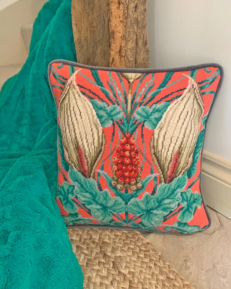 Bothy Threads Tapestry - Mortal Lily TAM4 40x40 cm