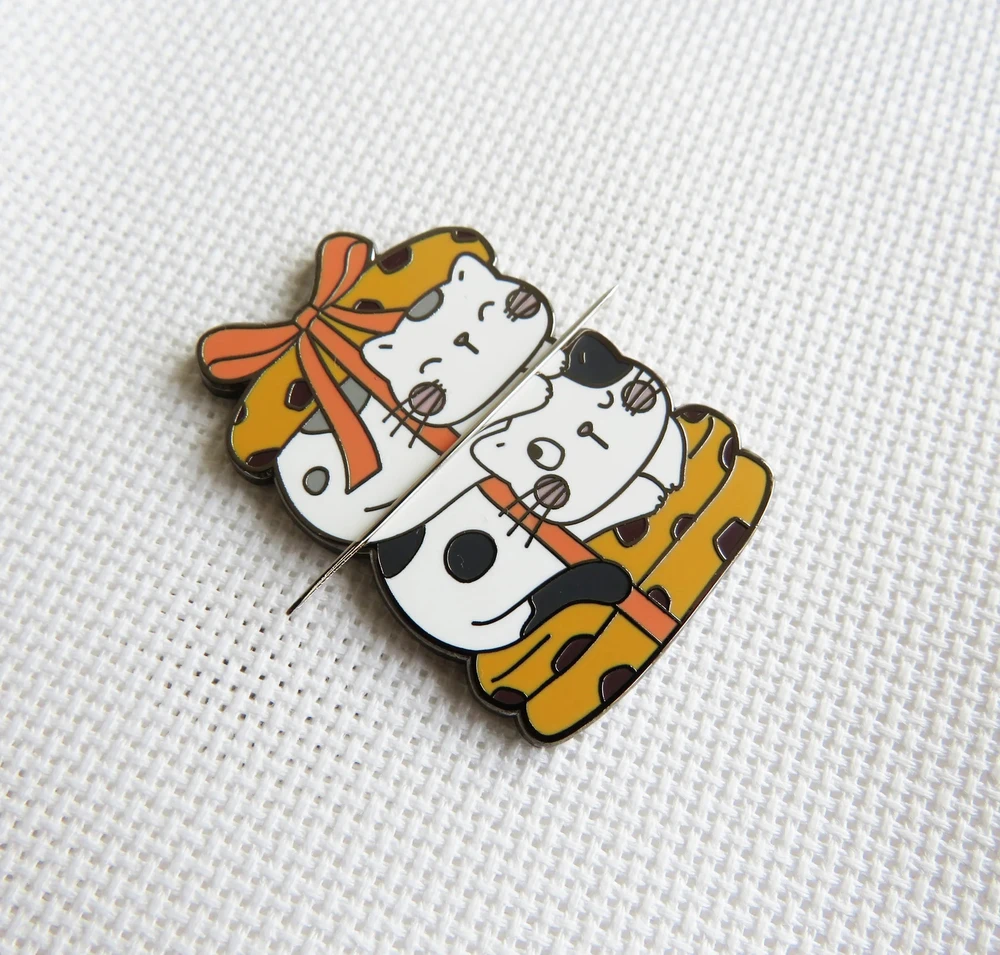 Letistitch Magnetinis adatų laikiklis siuvinėjimui „Meowy Xmas“, 40 mm