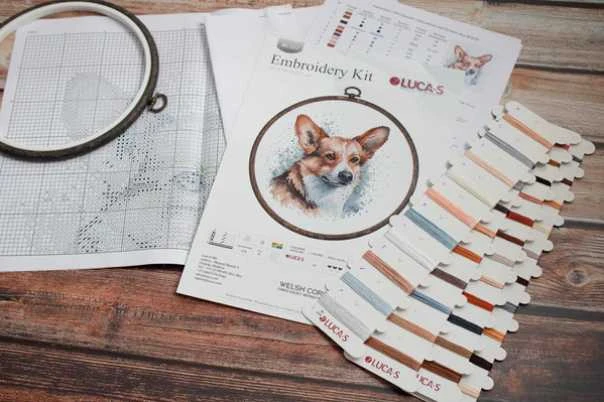 luca S Kryželio siuvinėjimo rinkinys su lankelis "Welsh Corgi" 14x15 cm SBC212