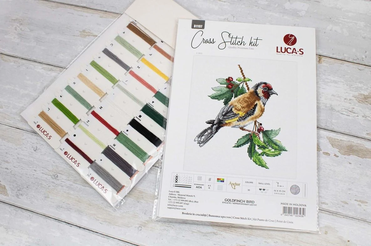 luca S Goldfinch bird SB1197