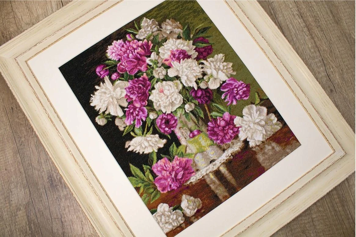luca S (D) Petit Point Rinkinys "Raudonos ir baltos bijūnės" SG608