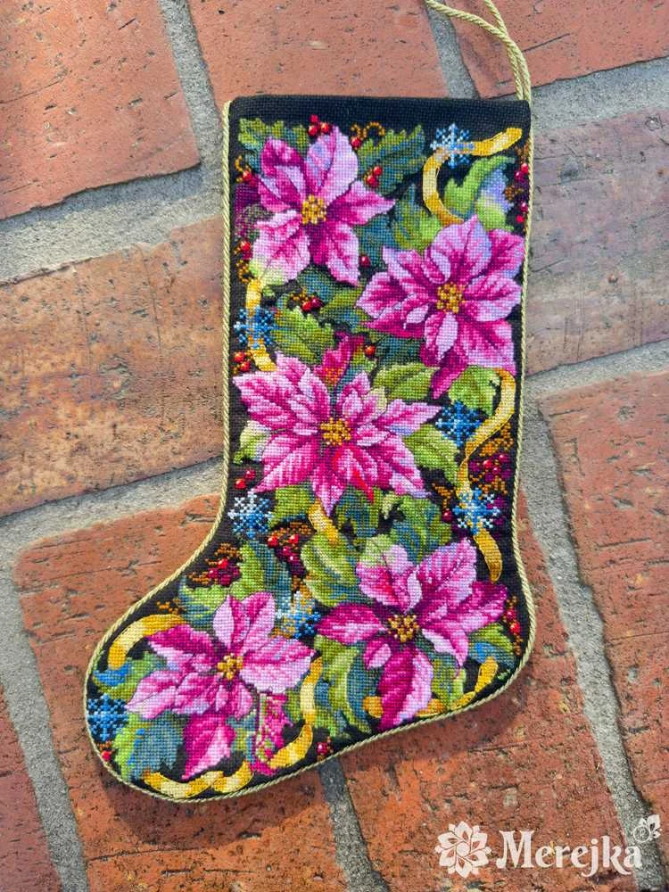 Merejka Kryželiu siuvinėjimo rinkinys "Rožinė Poinsettia Christmas Stocking" 35x22 cm SK262