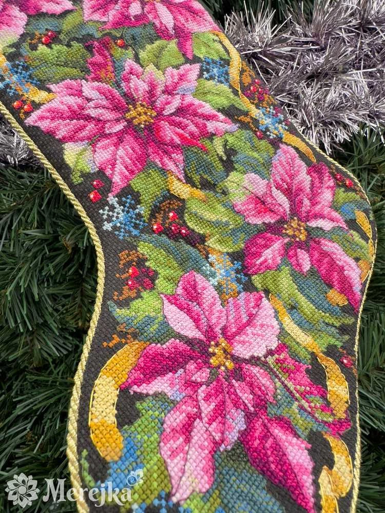 Merejka Kryželiu siuvinėjimo rinkinys "Rožinė Poinsettia Christmas Stocking" 35x22 cm SK262