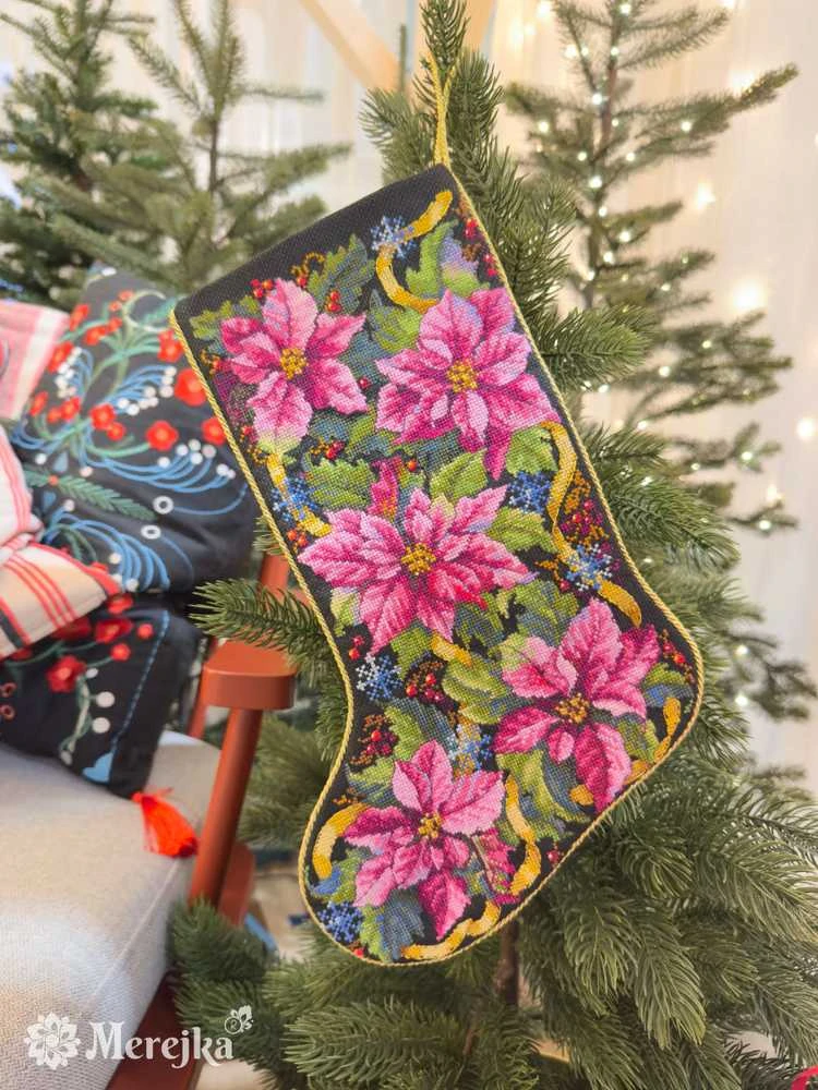 Merejka Kryželiu siuvinėjimo rinkinys "Rožinė Poinsettia Christmas Stocking" 35x22 cm SK262