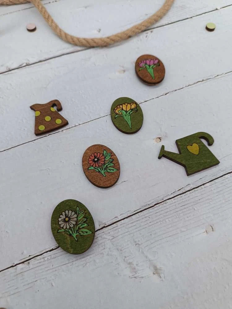 Kind Fox by Wizardi Siarhei Ausianikau ind. veikla pgl. pazyma Nr. 1130904 Magnetinio adatos laikiklis. Gėlės KF059/204P