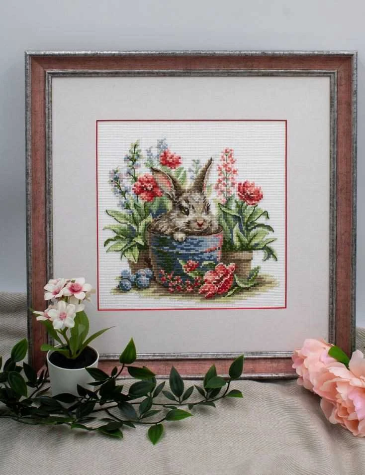 Riolis Siuvinėjimo kryželiu rinkinys "Žydintis triušis" 20x20 cm SRA1030