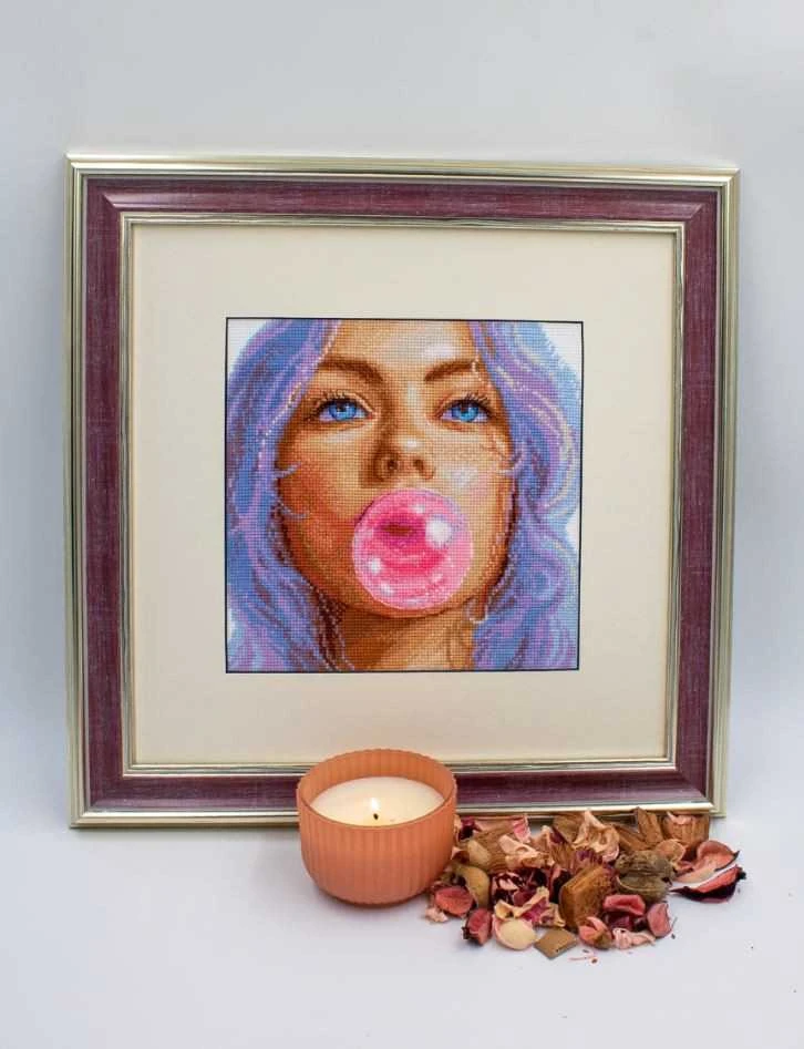 Riolis Kryželiu siuvinėjimo rinkinys "Burbulinės gumos svajonės" 20x20 cm SRA1032