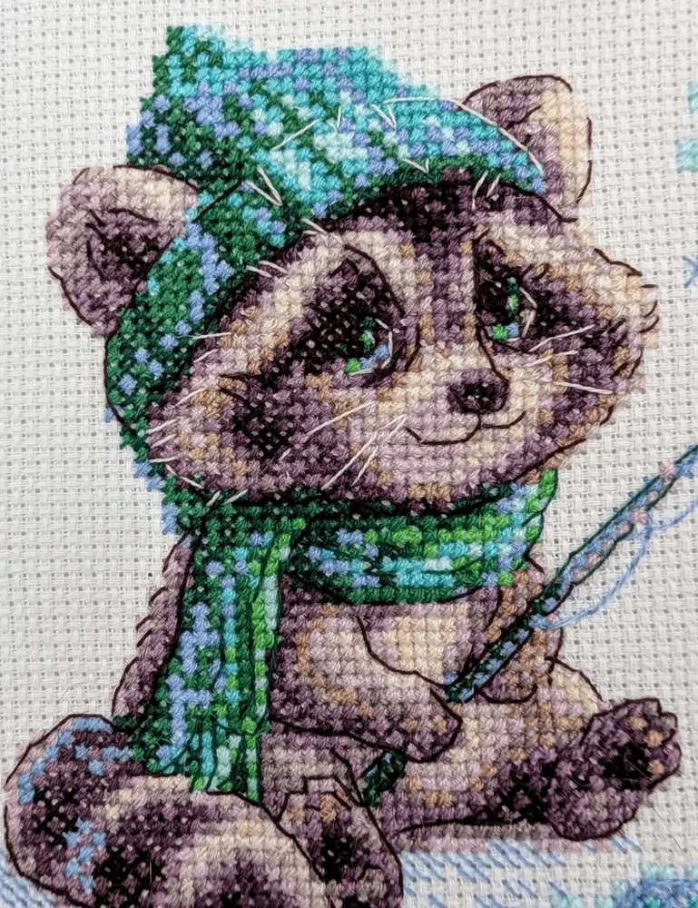 Riolis Kryželiu siuvinėjimo rinkinys „Smalsus meškėnas“ 15x15 cm SRA1017