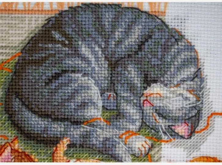 Riolis Siuvinėjimo kryželiu rinkinys "Katės ir siūlai" 20x20 cm SRA1035