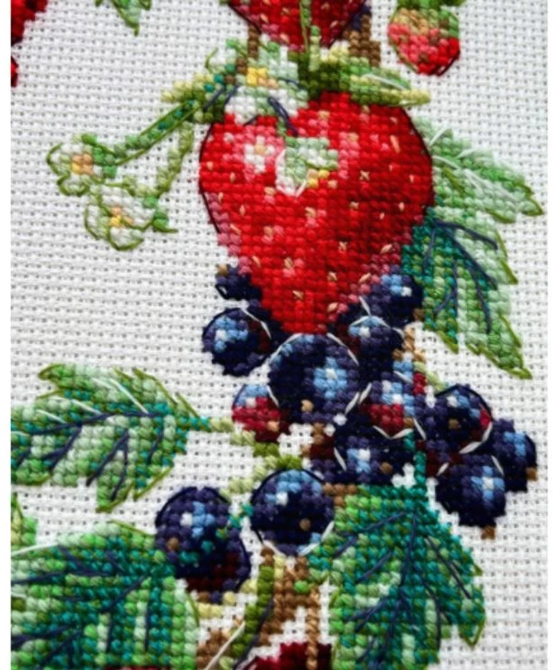 Riolis Siuvinėjimo kryžiuku rinkinys „Vainikas su uogomis“ 30x30 cm SR2323