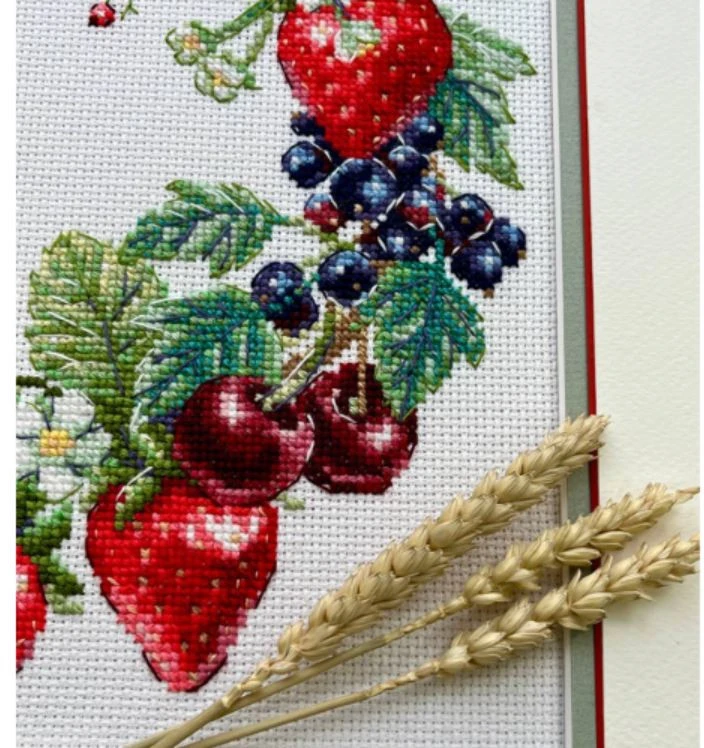 Riolis Siuvinėjimo kryžiuku rinkinys „Vainikas su uogomis“ 30x30 cm SR2323