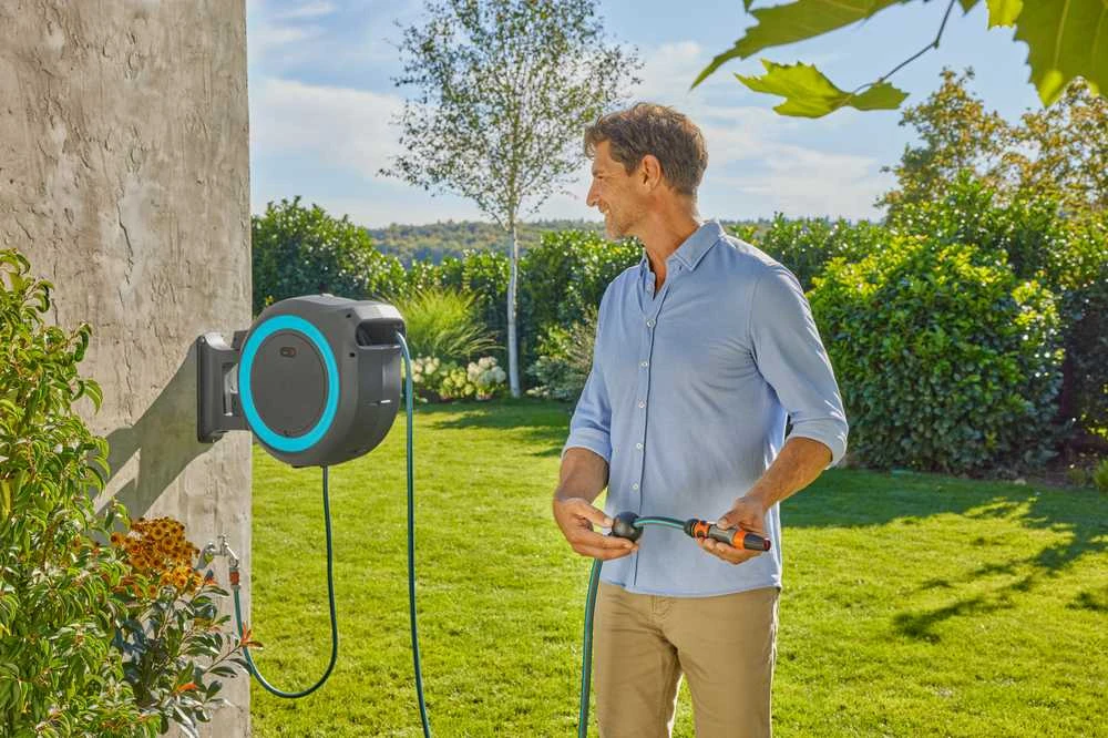 Gardena Akumuliatorinė prie sienos tvirtinama žarnos ritė PowerRoll XXL, rinkinys, 40 m žarnos, mėlyna/pilka
