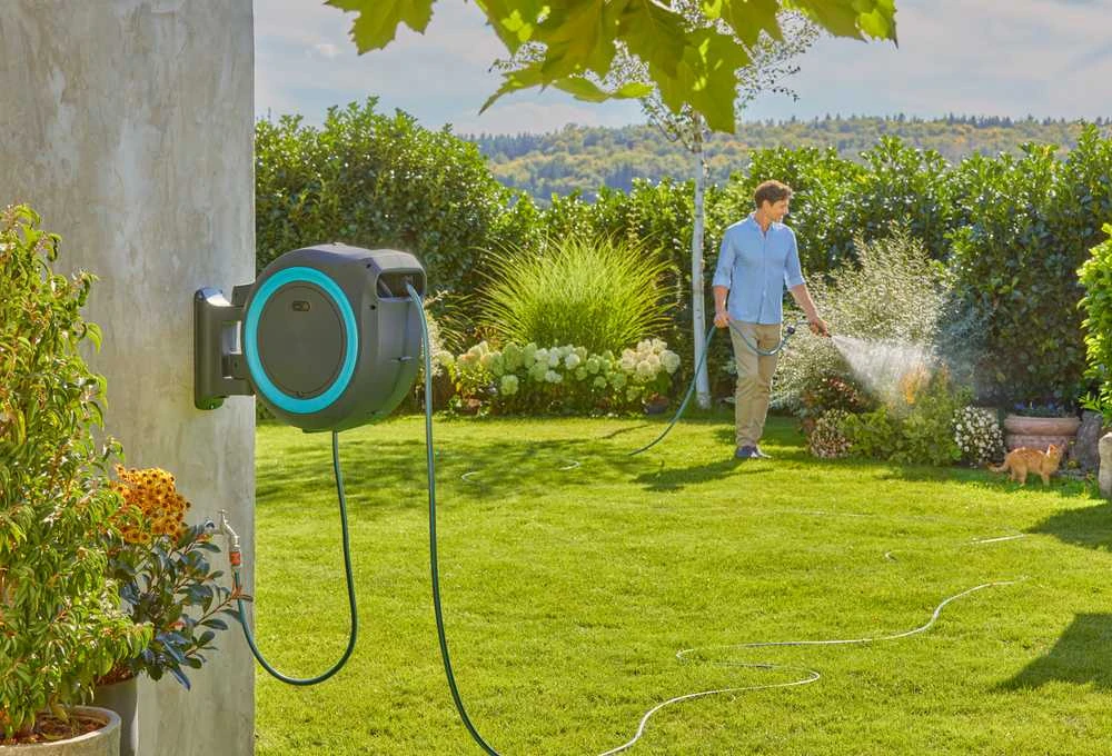 Gardena Akumuliatorinė prie sienos tvirtinama žarnos ritė PowerRoll XXL, rinkinys, 40 m žarnos, mėlyna/pilka
