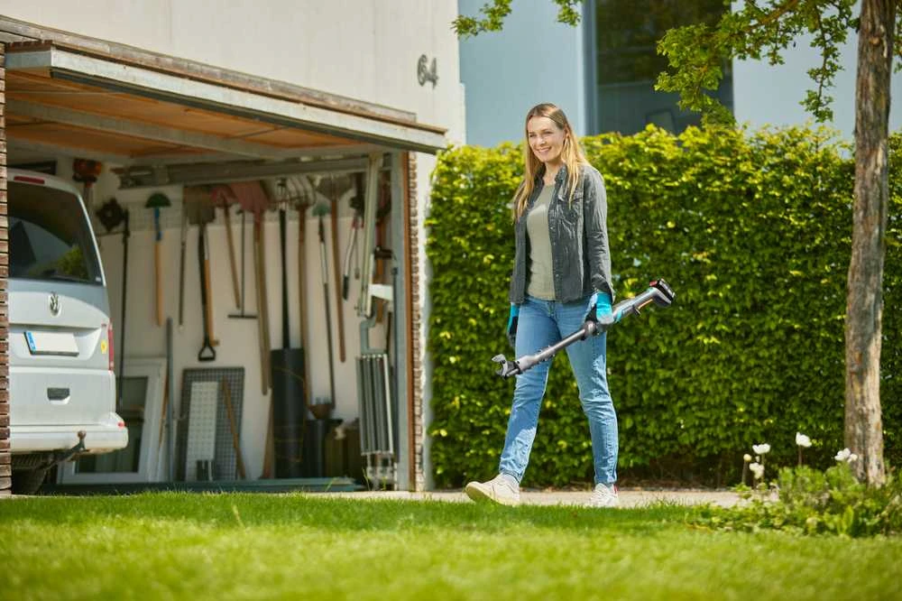 Gardena Akumuliatorinės genėjimo žirklės EasyCut 110/18V P4A solo (be akumuliatoriaus ir pakrovėjo)