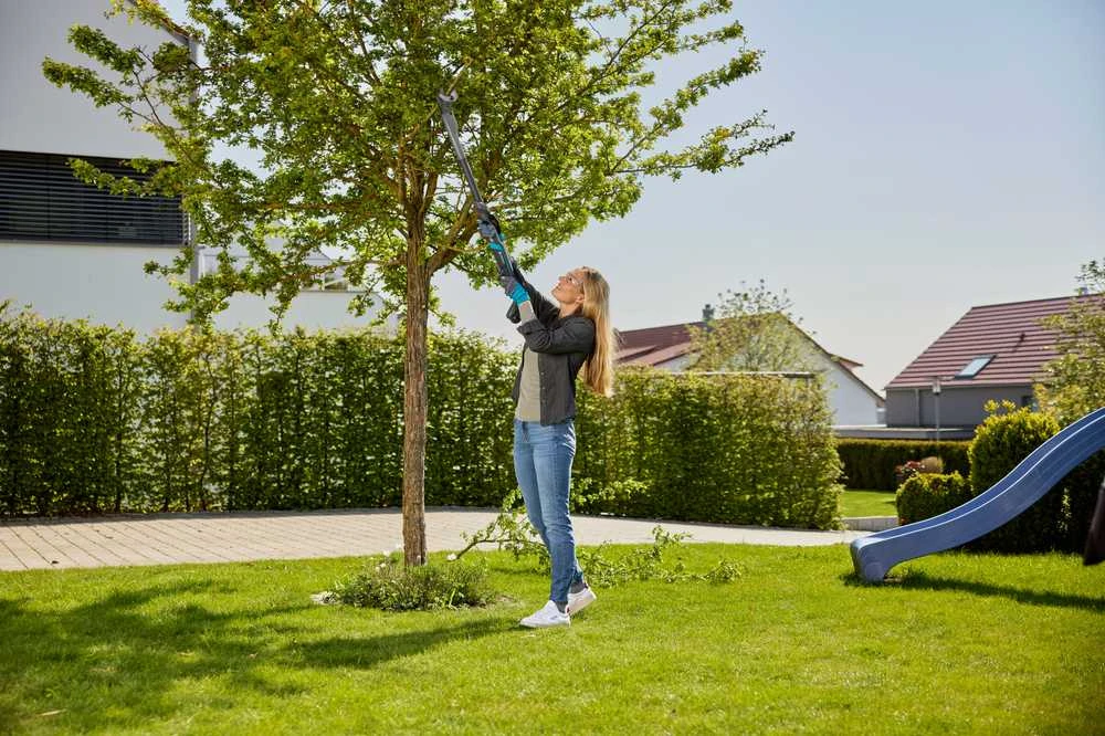 Gardena Akumuliatorinės genėjimo žirklės EasyCut 110/18V P4A solo (be akumuliatoriaus ir pakrovėjo)