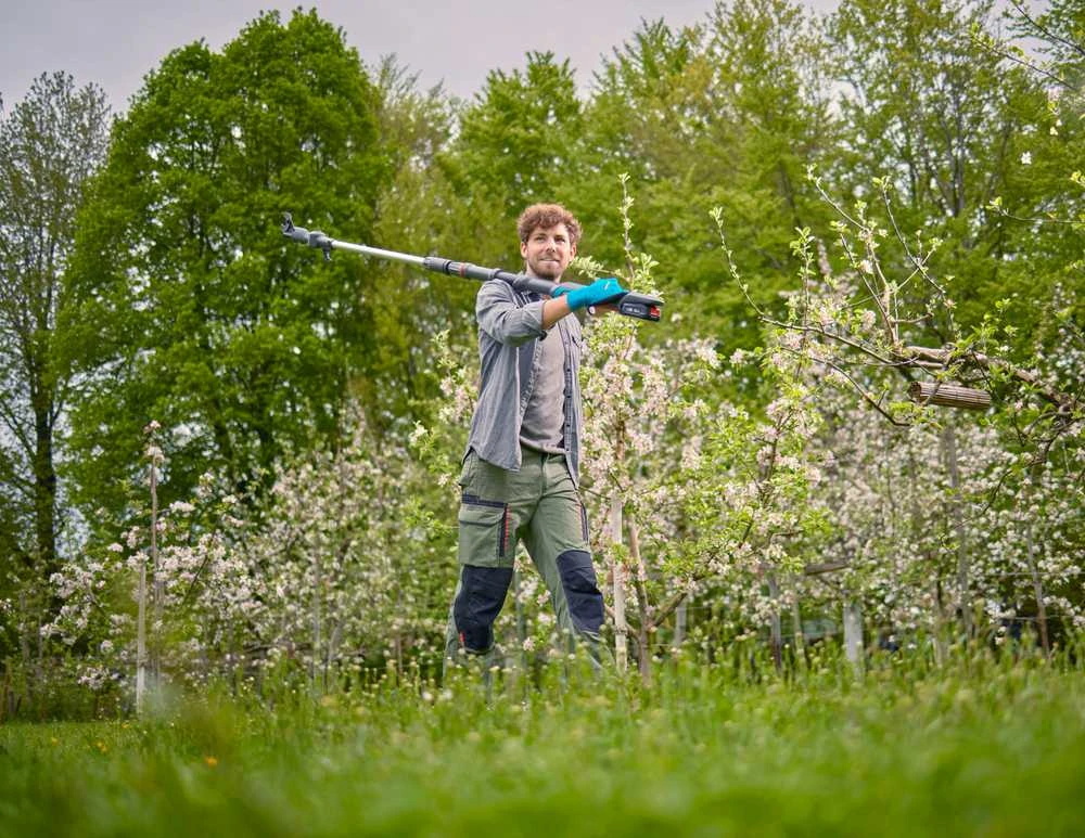 Gardena Akumuliatorinės teleskopinės genėjimo žirklės HighCut 360/18V P4A, paruoštas naudojimui rinkinys