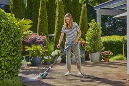 Gardena Akumuliatorinis daugiafunkcinis valytuvas "AquaBrush Universal", skirtas horizontaliam ir vertikaliam plovimui