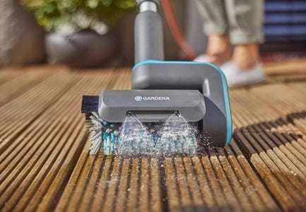 Gardena Akumuliatorinis daugiafunkcinis valytuvas "AquaBrush Patio", skirtas mediniams paviršiams ir terasoms