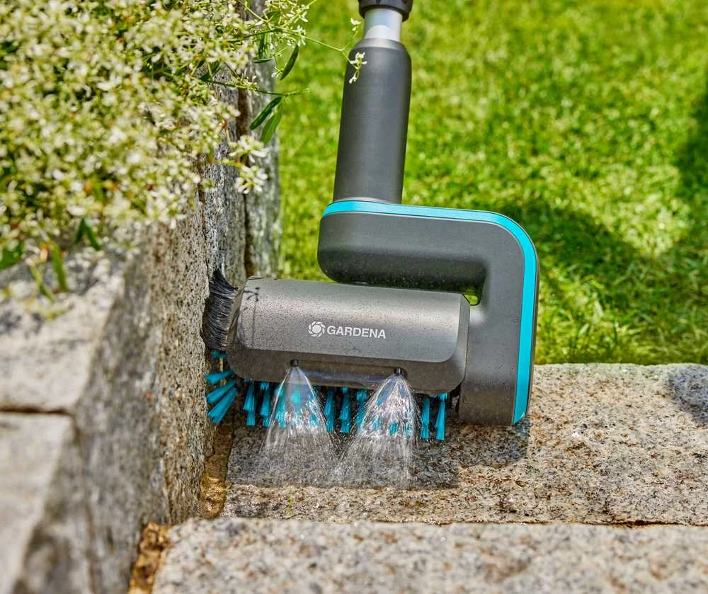 Daugiafunkcis valytuvas Gardena AquaBrush Universal su akumuliatoriumi, terasoms, plytelėms, vartams