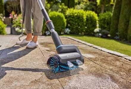 Gardena Akumuliatorinis daugiafunkcinis valytuvas "AquaBrush Universal", skirtas horizontaliam ir vertikaliam plovimui