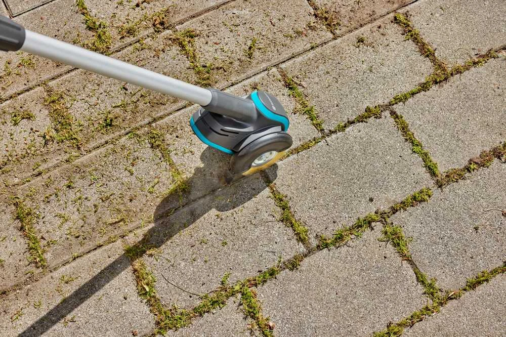 Gardena Akumuliatorinis trinkelių tarpų valytuvas EasyWeed 1800/18V P4A be akumuliatoriaus ir kroviklio