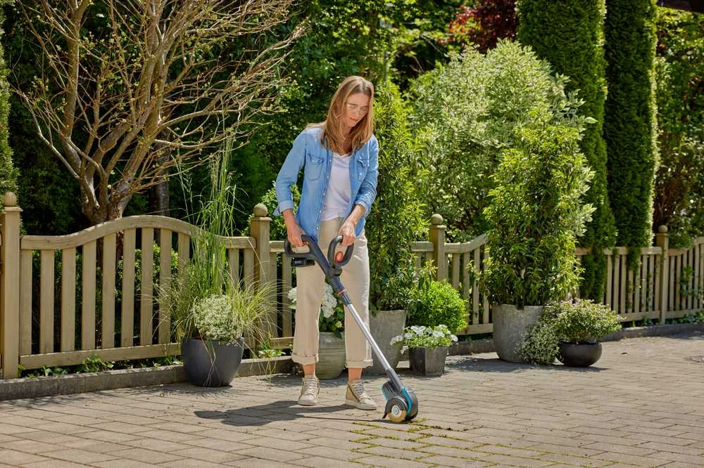 Gardena Akumuliatorinis trinkelių tarpų valytuvas EasyWeed 1800/18V P4A be akumuliatoriaus ir kroviklio