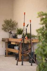 Gardena "Cleansystem" rankena "Flex", prijungiama prie vandens tiekimo, skirta sunkiai pasiekiamoms vietoms plauti