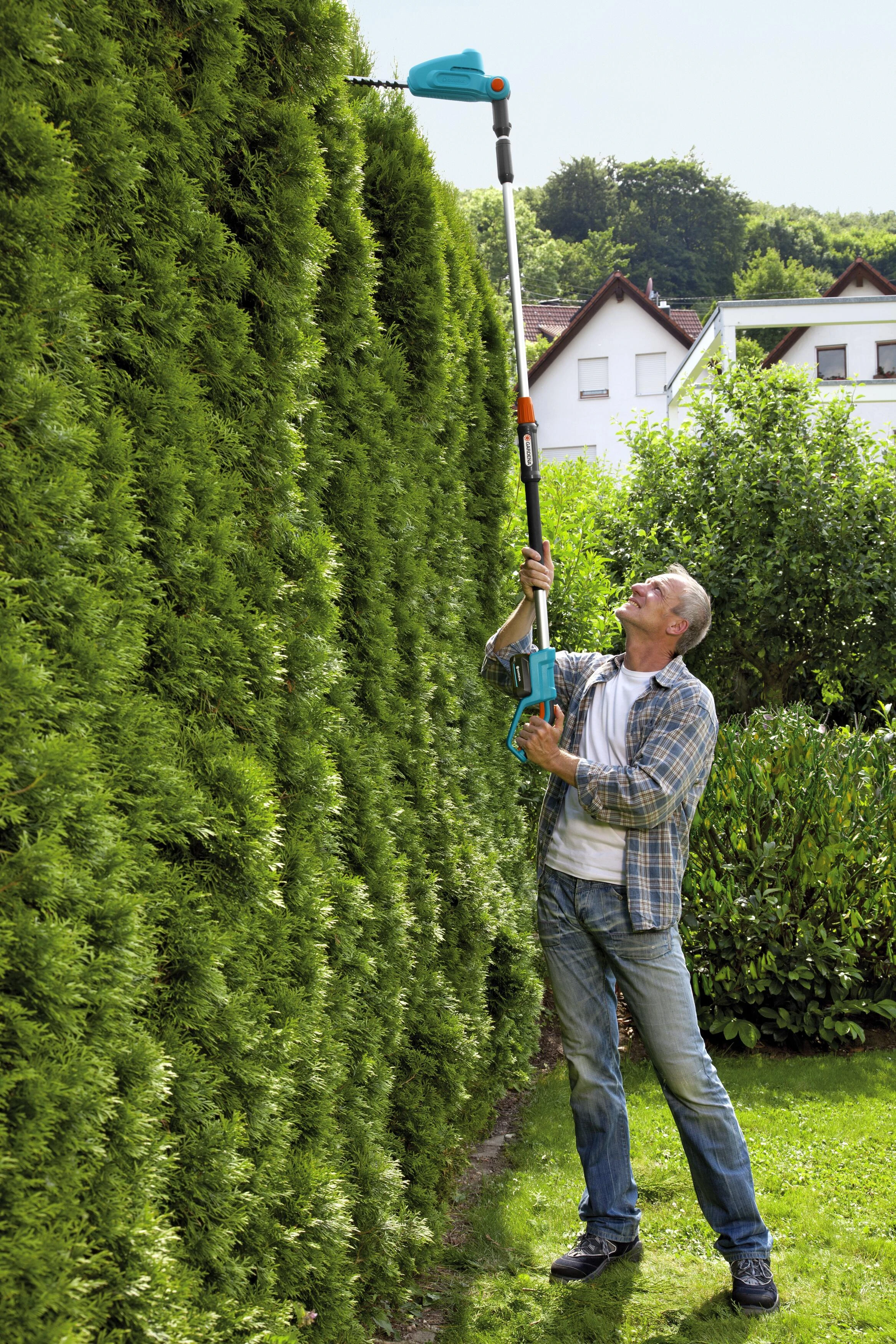 Akumuliatorinės teleskopinės gyvatvorių žirklės Gardena THS 42/18V P4A